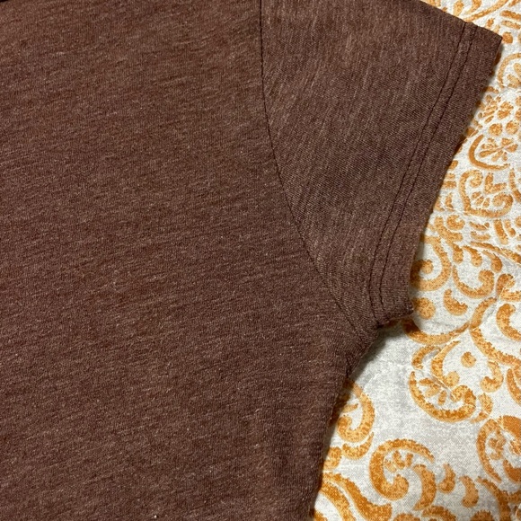 Graphic cotton tee T-shirt (Y2K) brown & metallic gold print - size: small - Picture 9 of 9